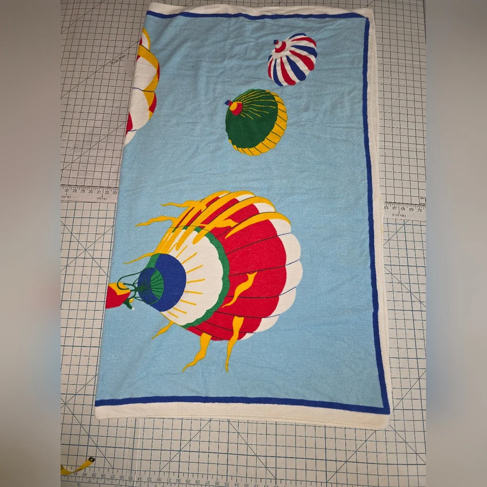 Kel-Tex Beach Pool Towel with Air Balloon Design 52x62 Oversized, Preloved