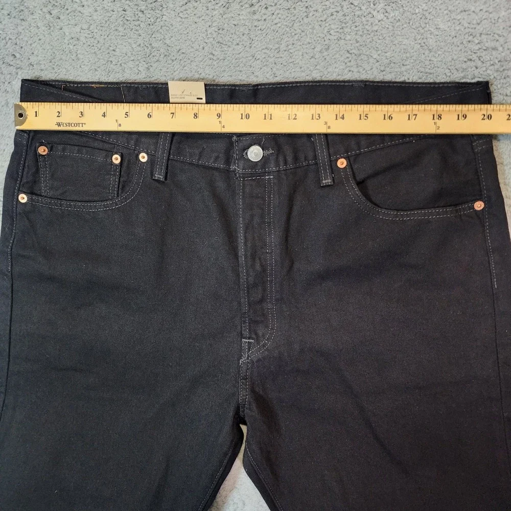 Levis classic black