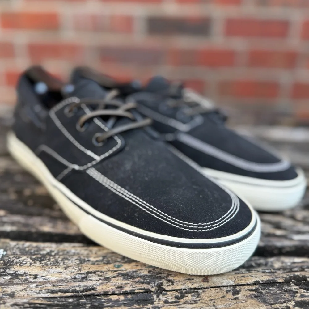 Radii black boat