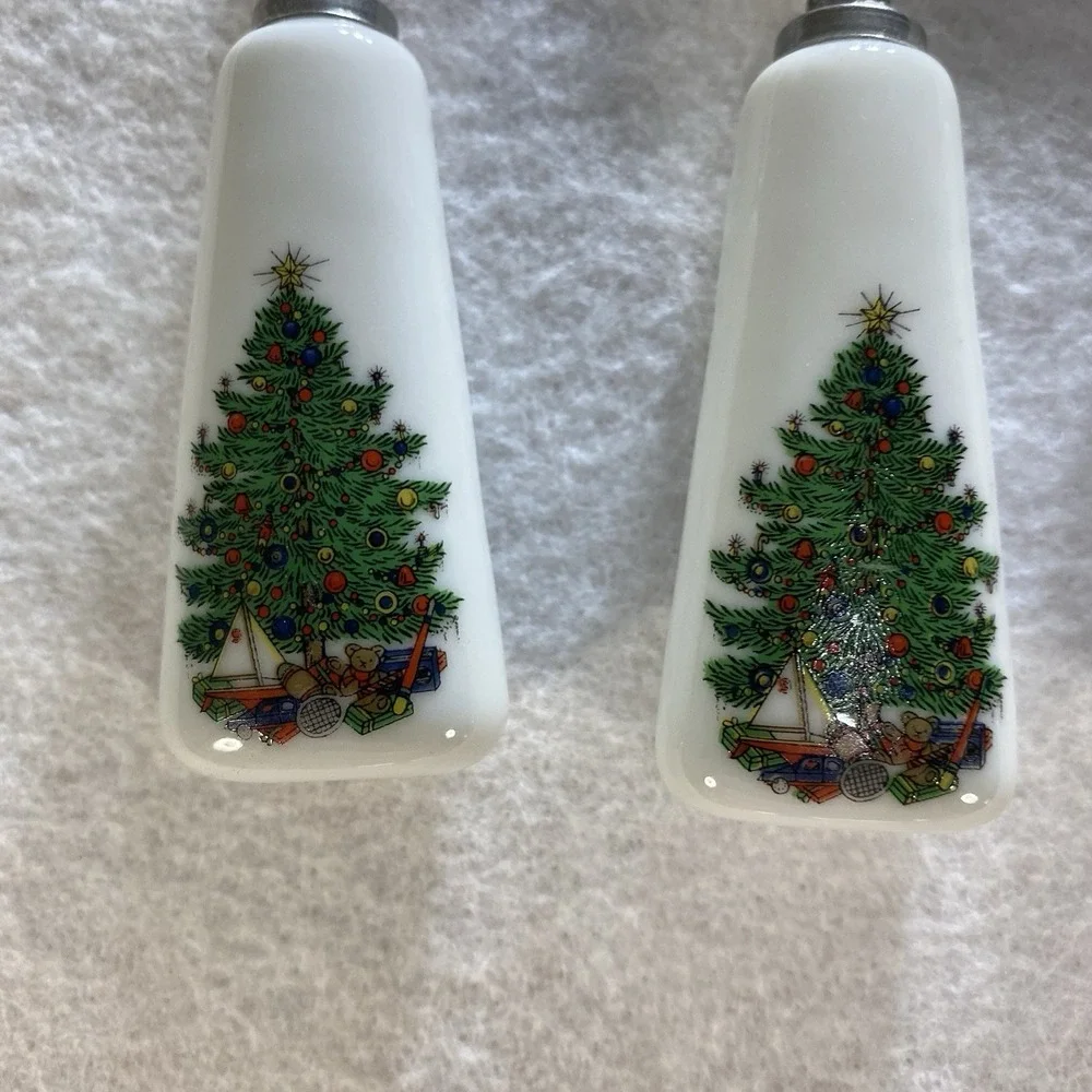 Christmas Tree Ceramic Handle Cheese Knife and 4 Spoon Set Holiday Flatware
