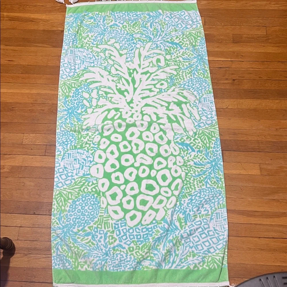 Lilly Pulitzer **towel missing
