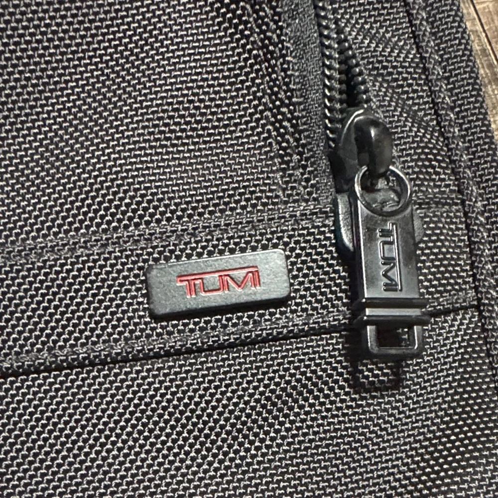 Tumi elegant black