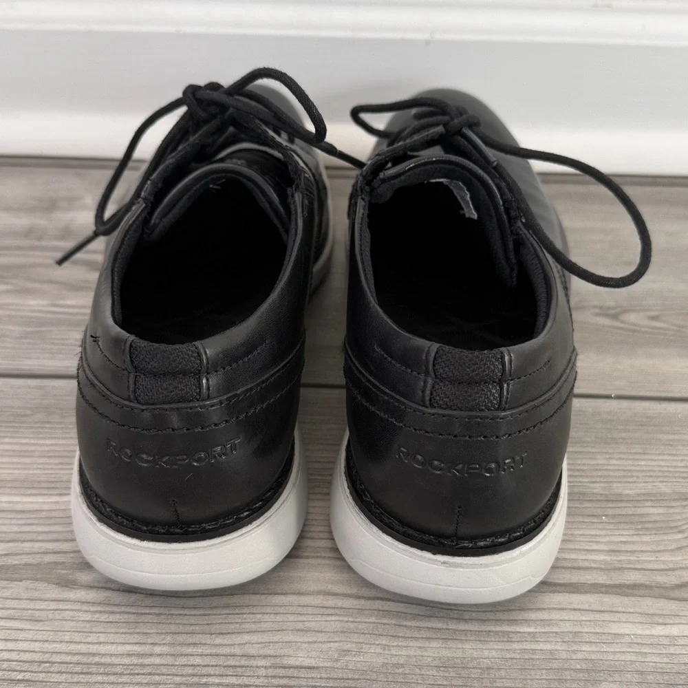 Rockport contrasting features