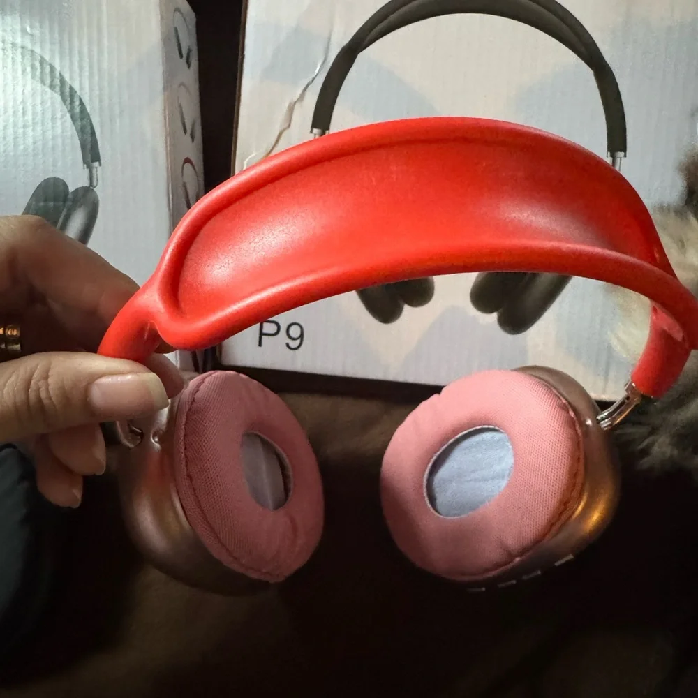 P9 Wireless Headphones - Black and pink