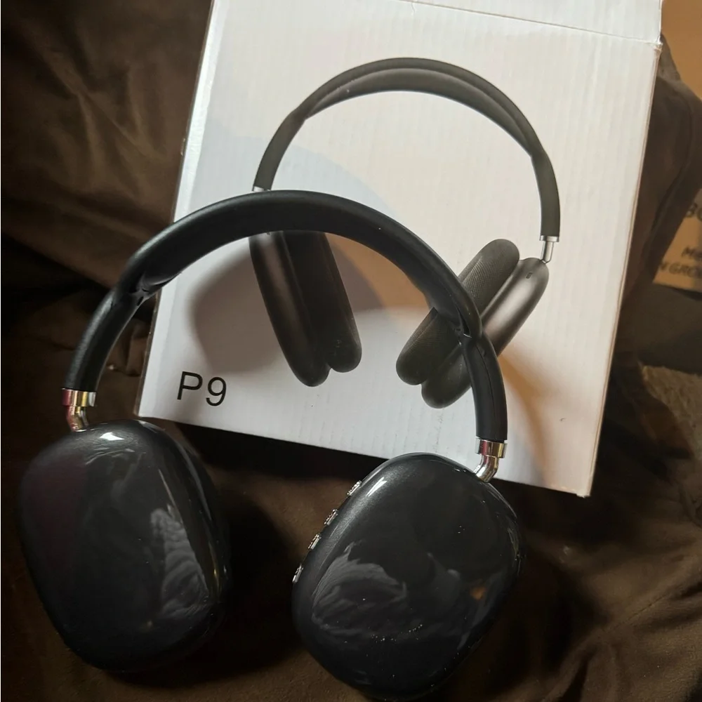 P9 Wireless Headphones - Black and pink