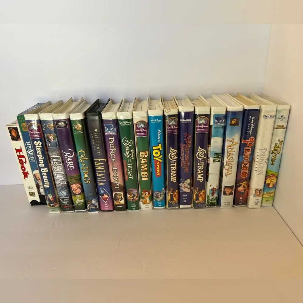 19 lot VHS tapes family/kid films