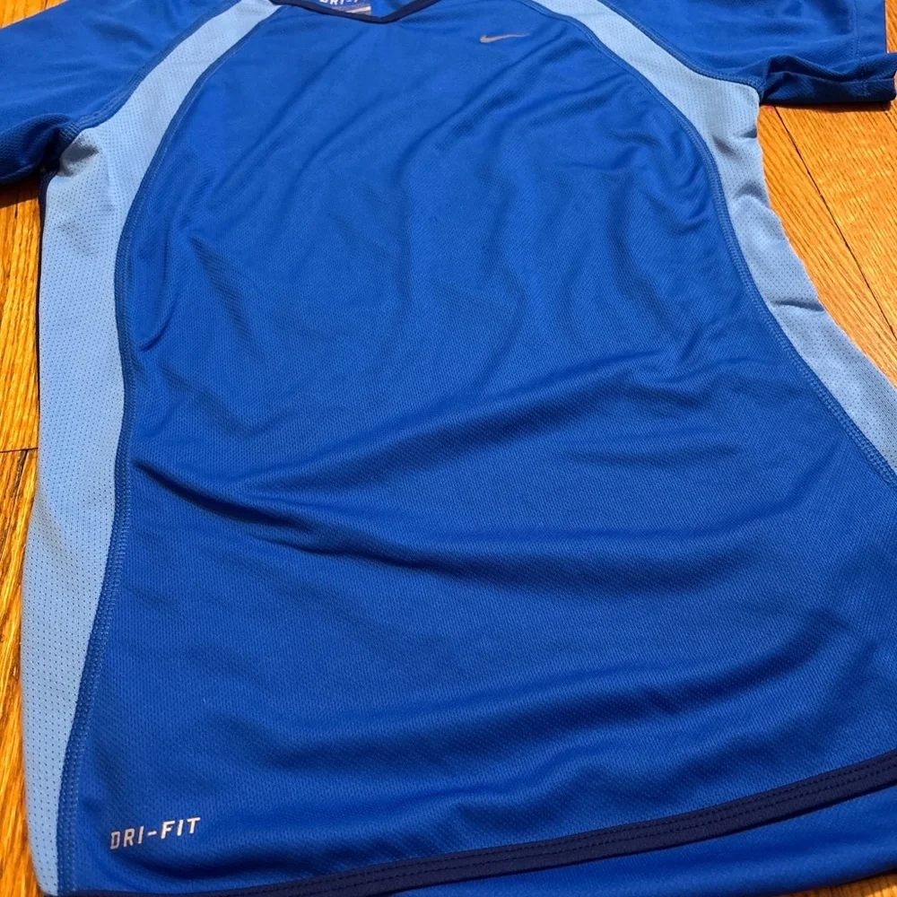 Nike sports top