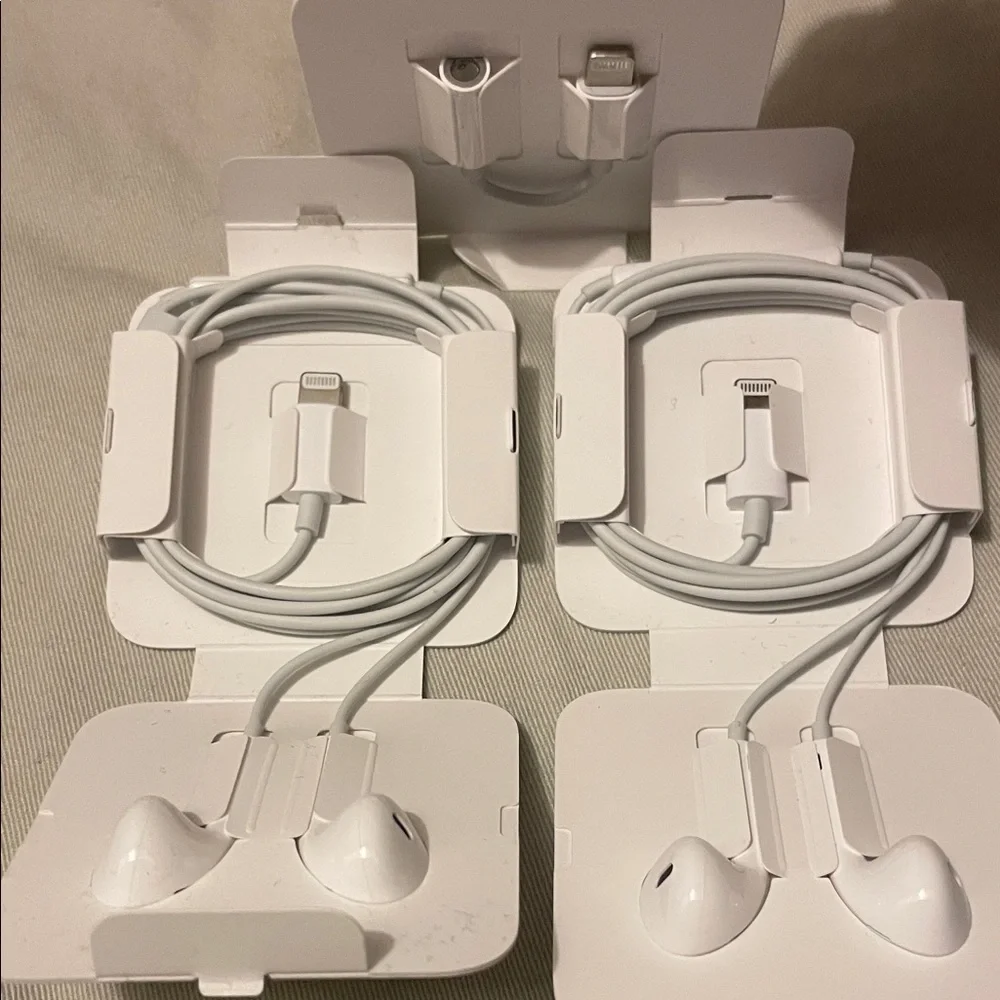 Apple White EarPods with Lightning Adapter