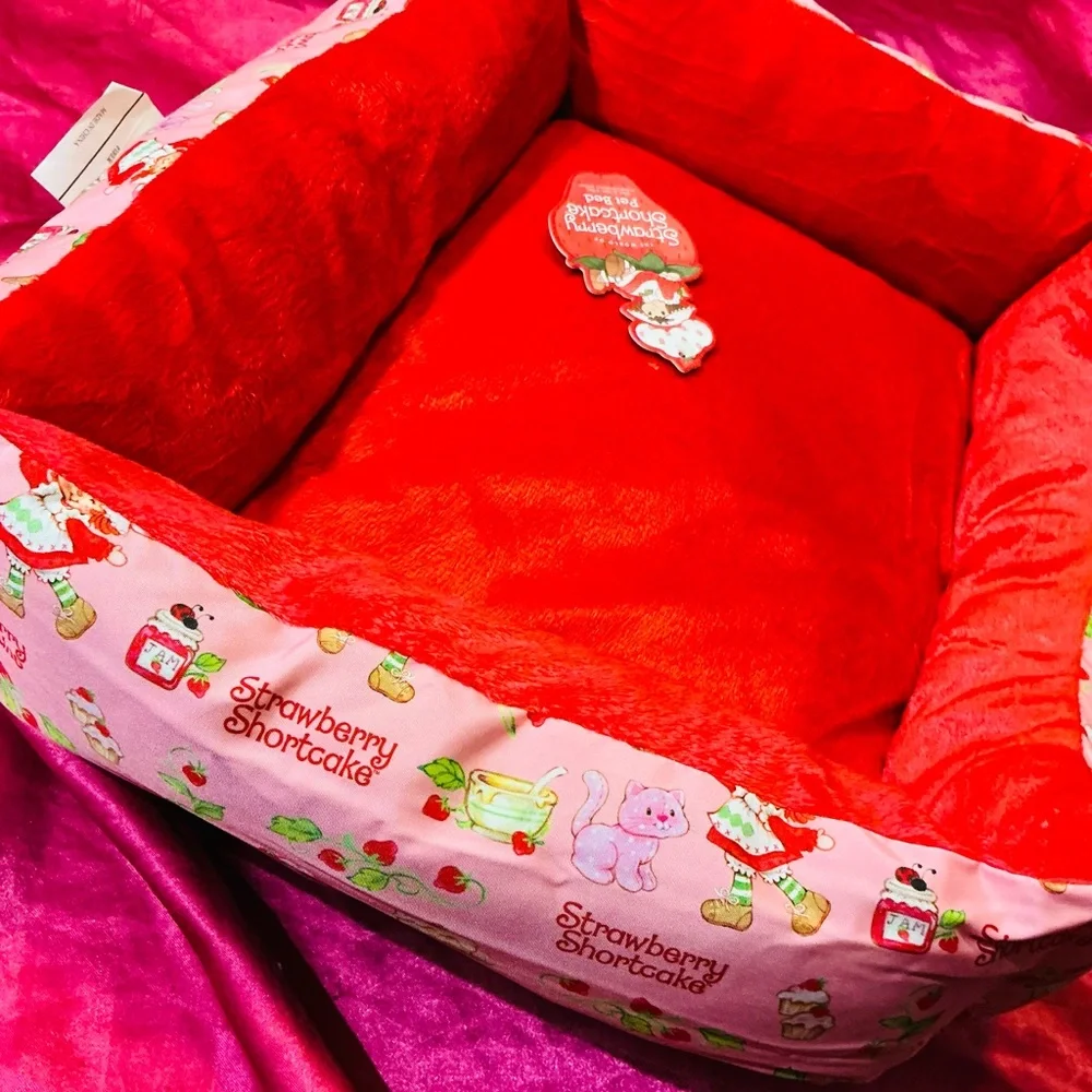 Strawberry Shortcake Pet Bed 🩷🍓