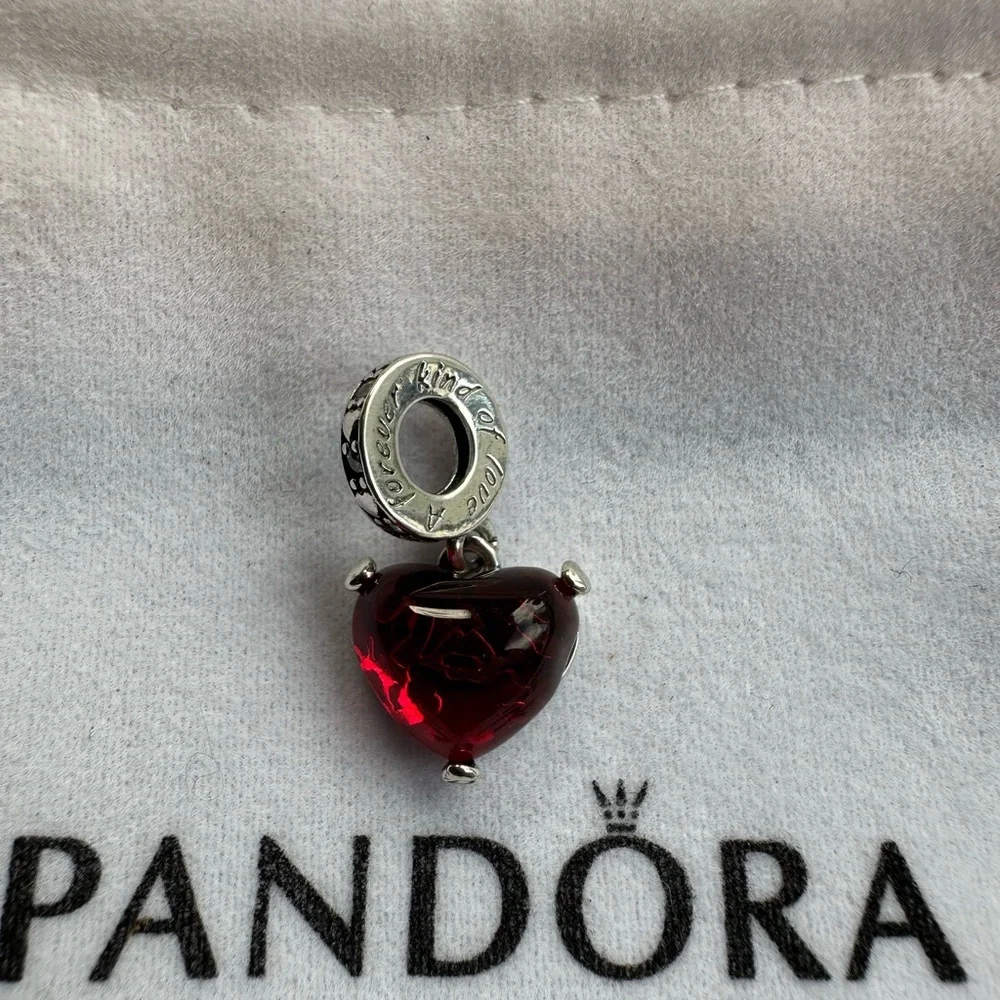 Disney x PANDORA Mickey & Minnie Mouse Kiss Red Murano Glass Dangle Charm