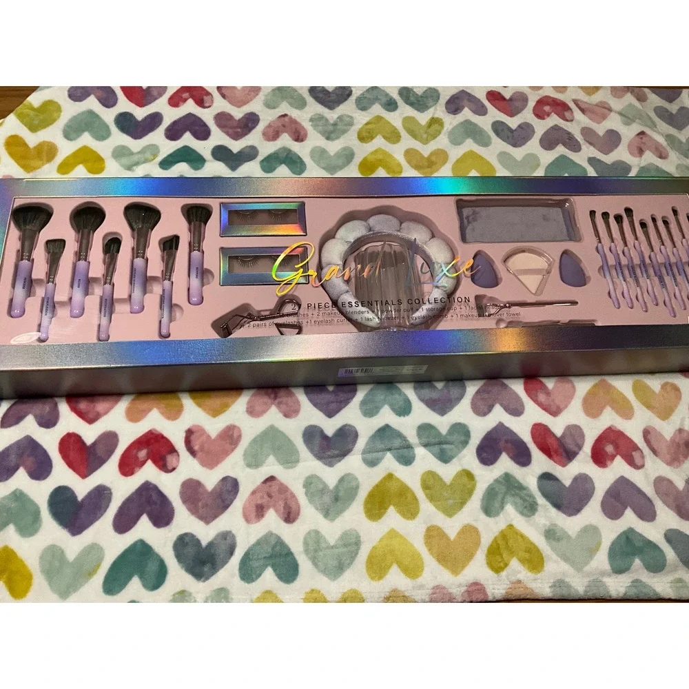 Grand Luxe 27 Piece Essentials Collection Makeup Brush and Beauty Tool Set