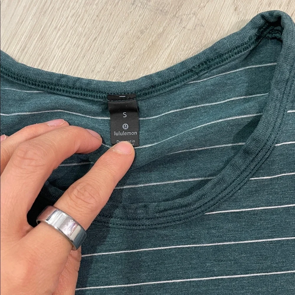 lululemon athletica stylish tee
