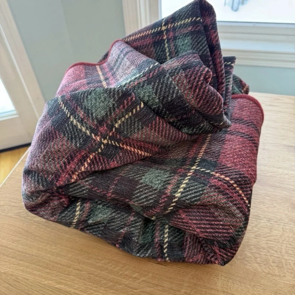 Ruggable Flatwoven Washable Rug Cover 6’ X 9 ‘ Cover Only No Pad - holiday