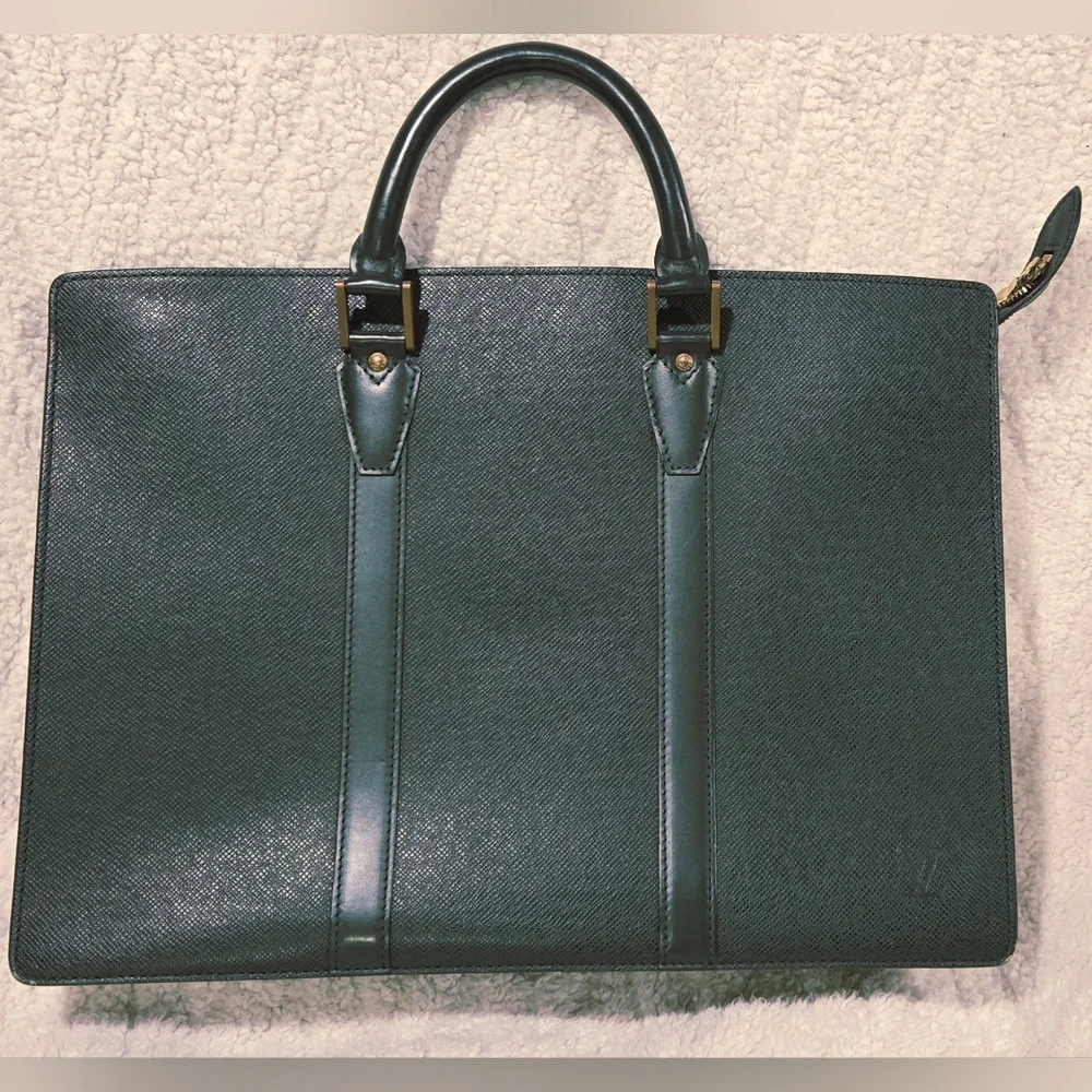 Louis Vuitton Porte Documents Lozan in Dark Green Taiga Leather VI0996