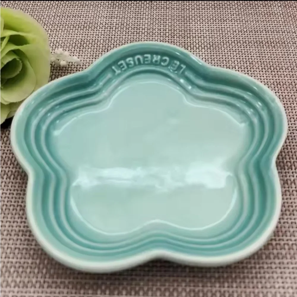 Le Creuset Stoneware Flower Petal Scalloped Trinket Dish Plate Tray