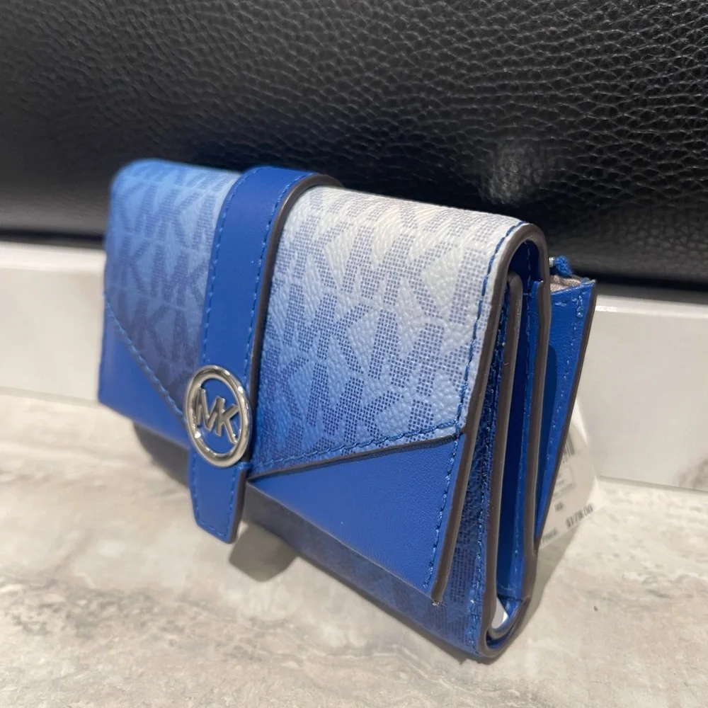 Michael Kors medium tone pockets