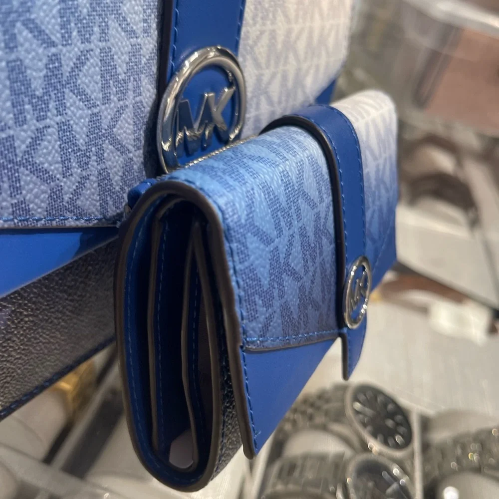 Michael Kors ombré snap