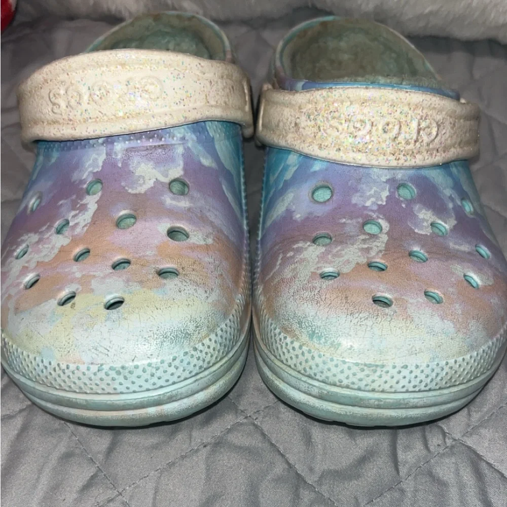 CROCS these vibrant