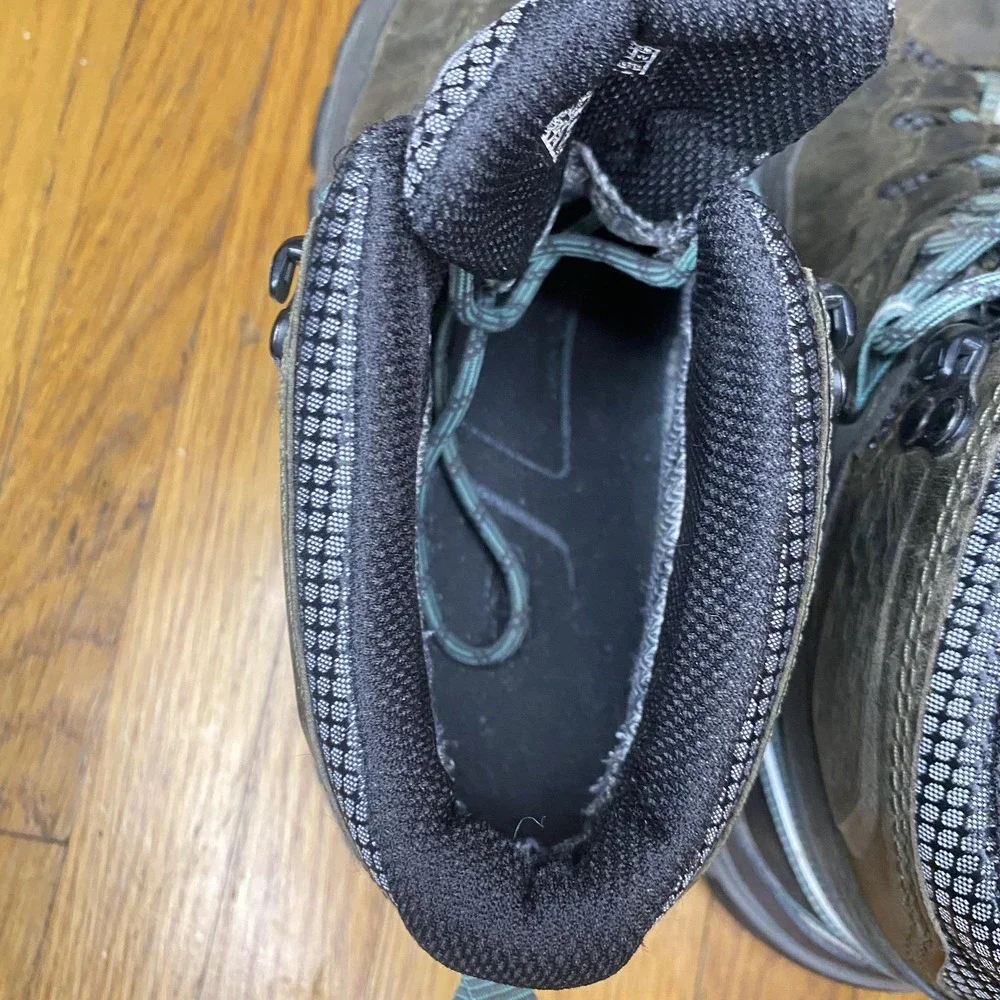 Keen winter hiking