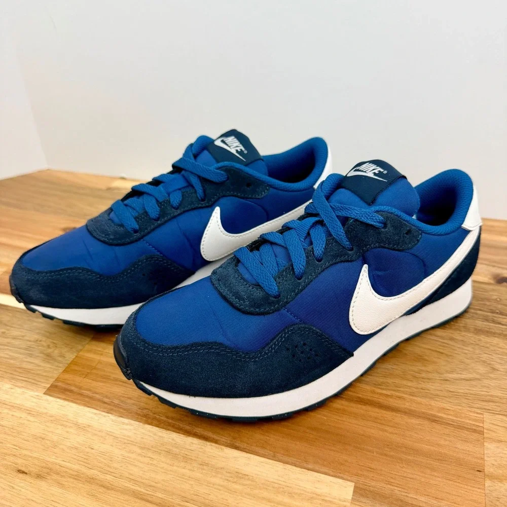 Nike MD Valiant Marina/White/Armory Navy Athletic Shoes Sneakers Kids Size 4.5Y