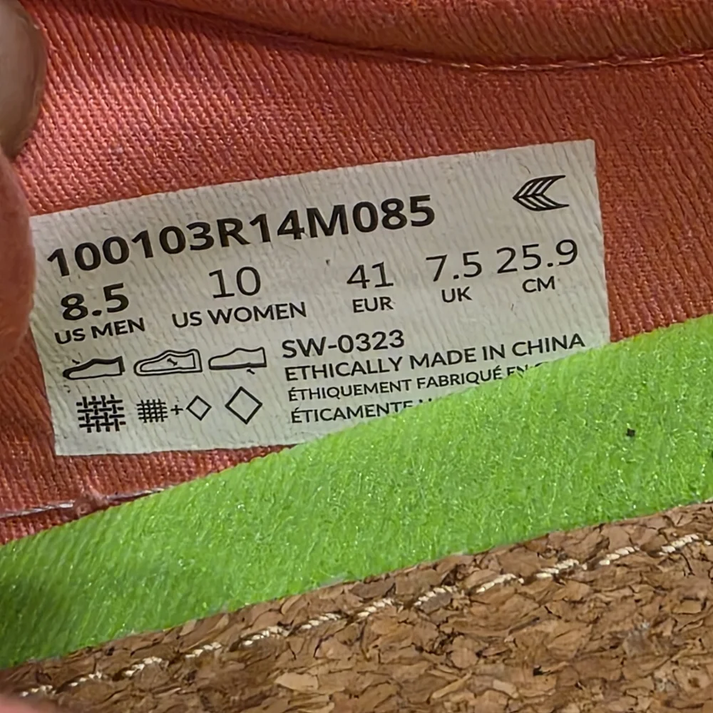 Cariuma tennis shoes