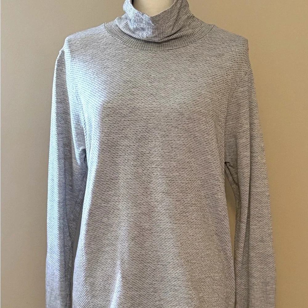 D O N A T E D Athleta Light Gray Turtleneck sz xl euc