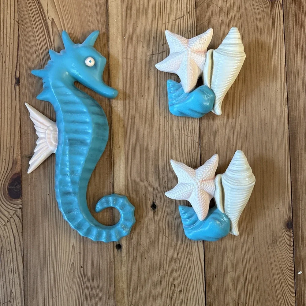 Vtg Hand painted Ceramic Seahorse Wall Hanger Nautical 2 Shell Wall Pockets Set