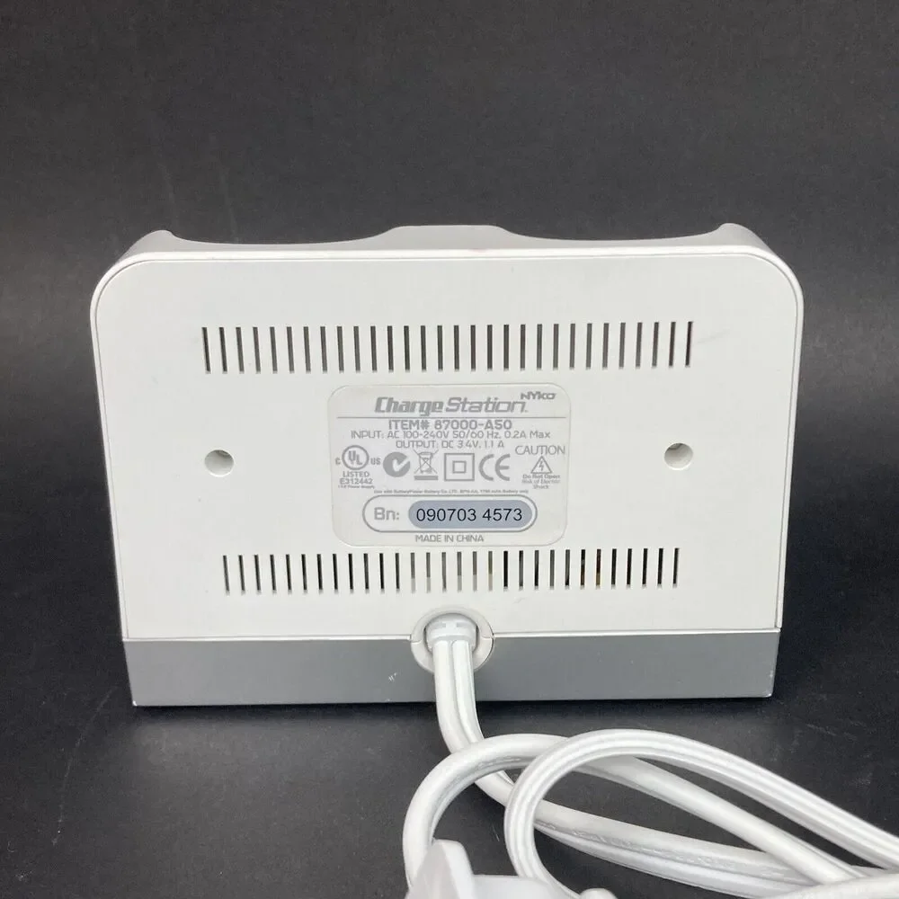 Nyko - Wii Compatible Charging Dock + Battery - White - 87000-A50
