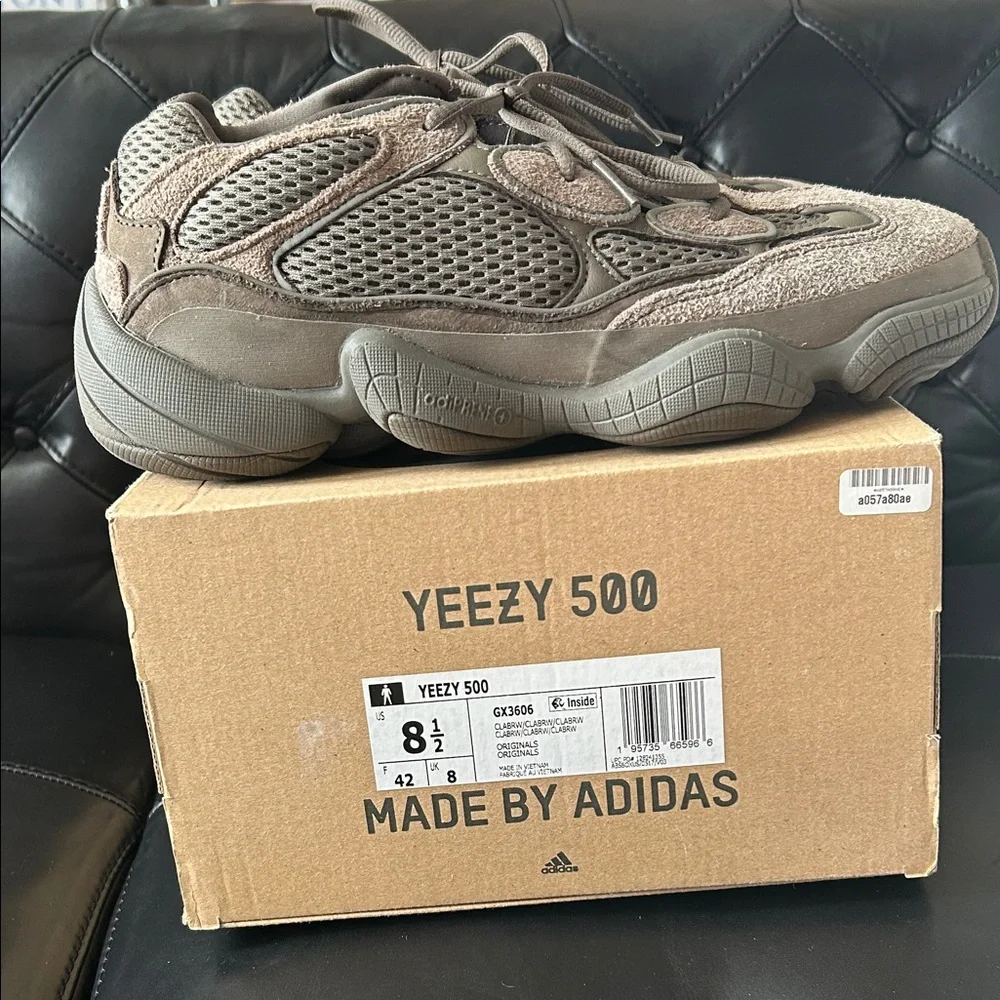 Adidas Yeezy 500 Clay Brown Authentic Sneakers Men’s size 8.5 Good Condition
