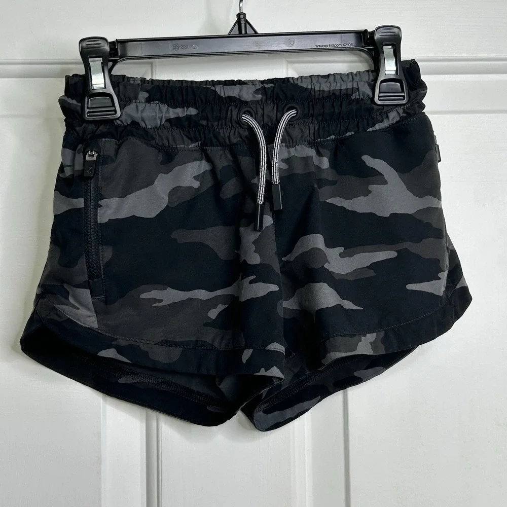 Athleta Girl Camo Shorts XS / 6 Black Gray Pockets Drawstring Elastic Waist