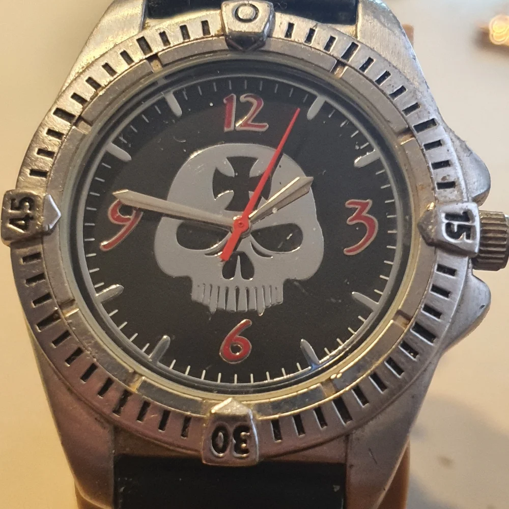 10/$20 Vtg Gothic Rock 2005 Silver/Black Leather Men's Watch
