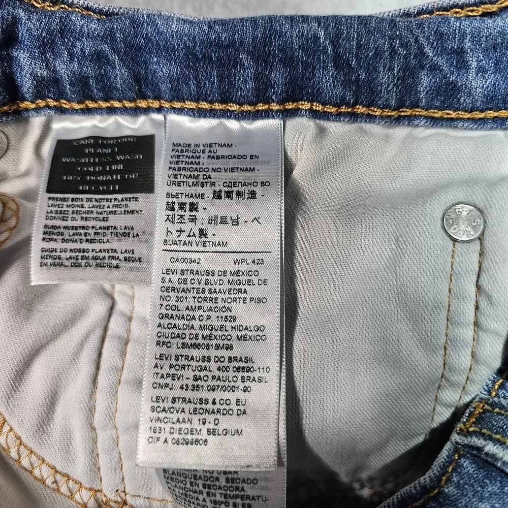 Levis fly mid