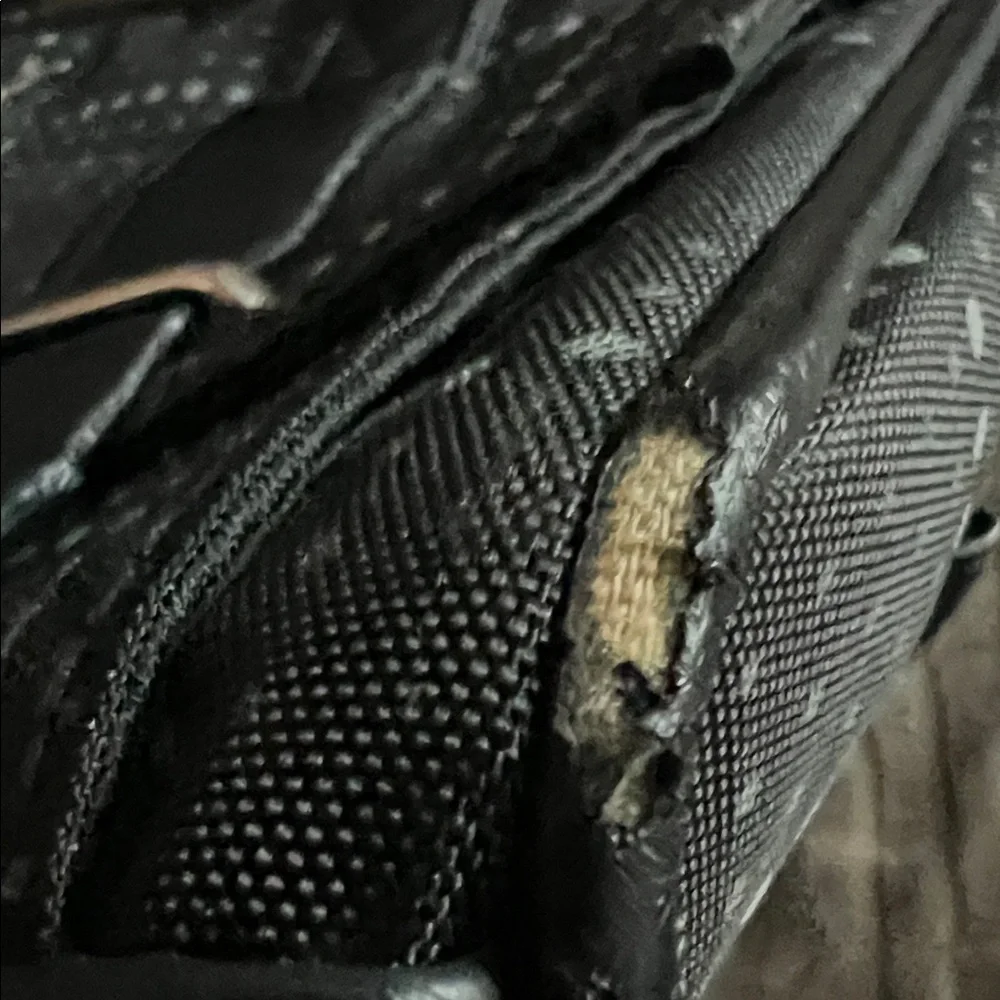 Puma leather seen zipper