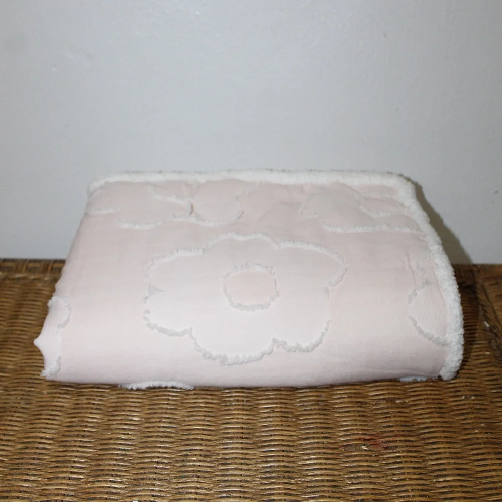 Williams Sonoma. Floral Clip Fabric Sham w/ Fluffy Trim Flange. Sz. 26x20