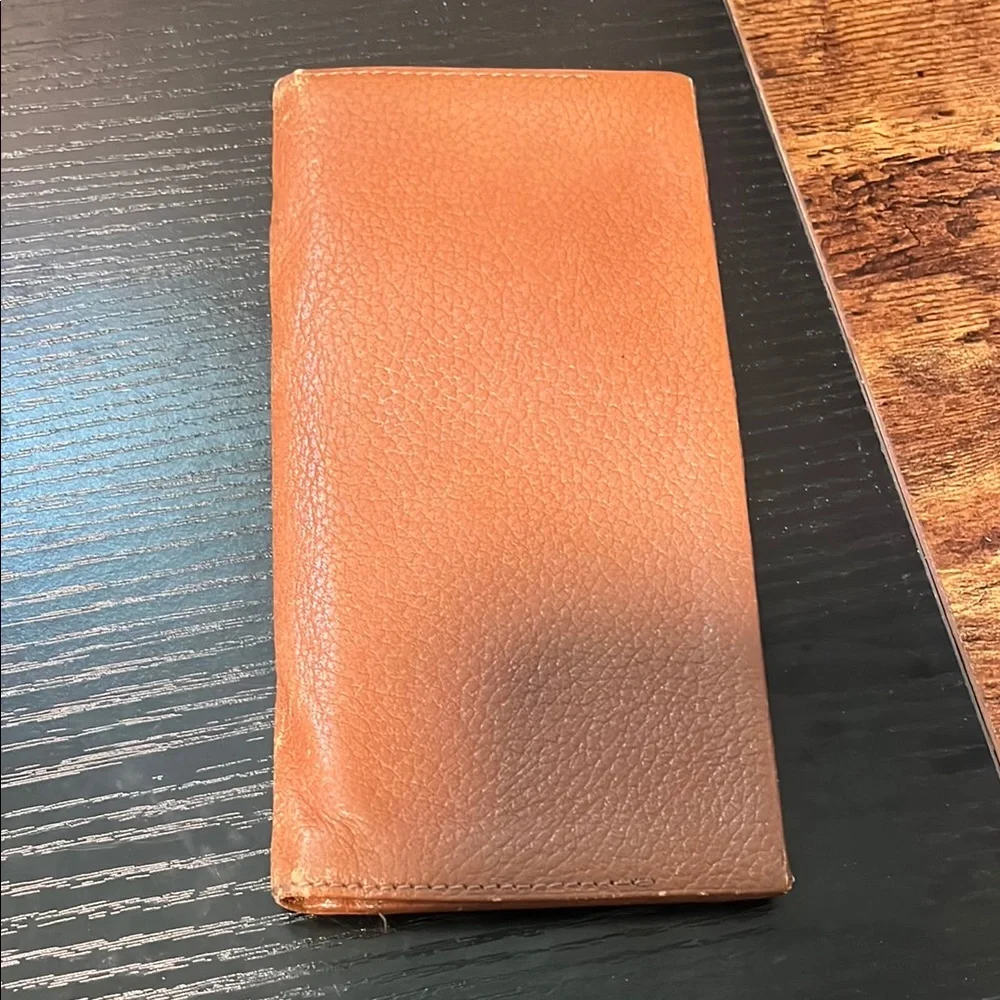 Burberry sell clasp