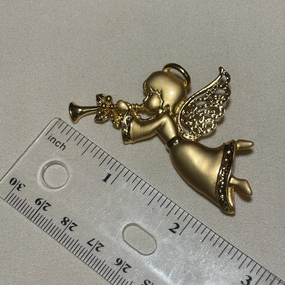 Vintage angel side worn
