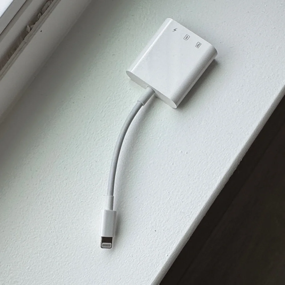 White Lightning to HDMI Adapter