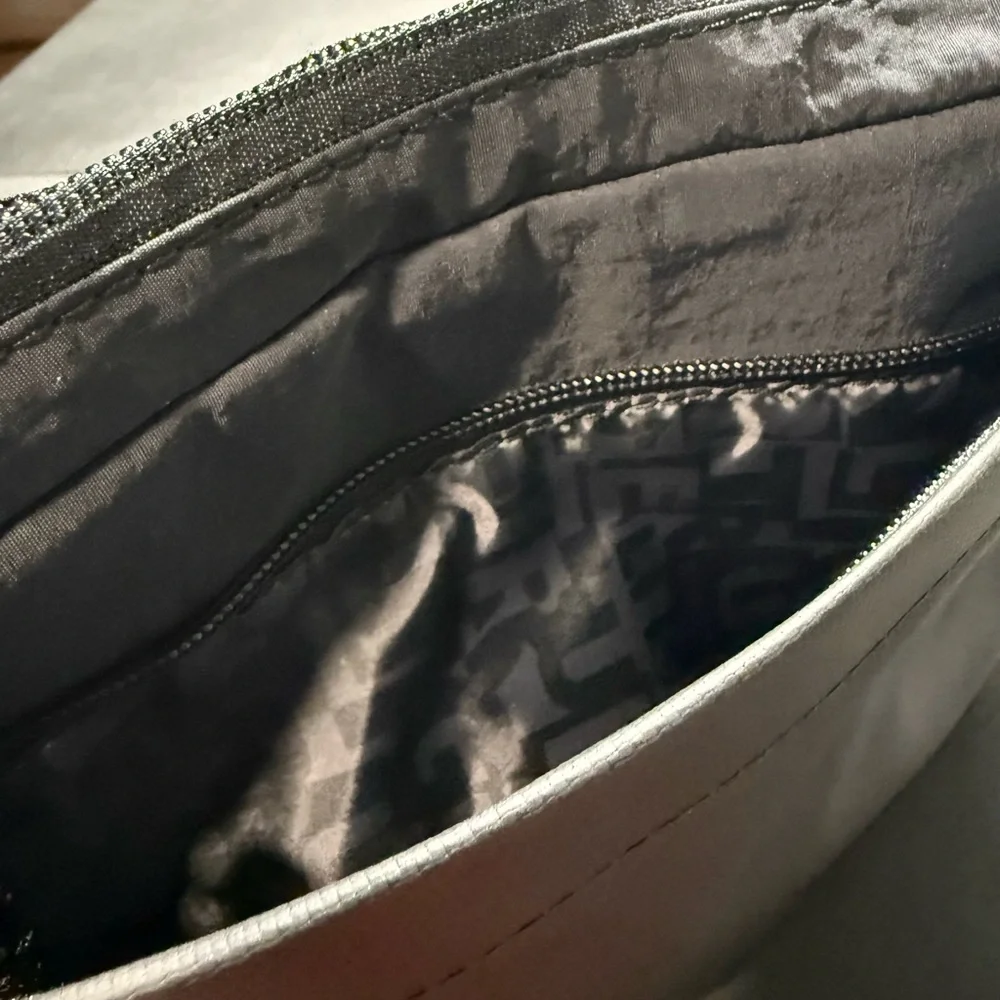 NWT-True Religion Porter Crossbody in black