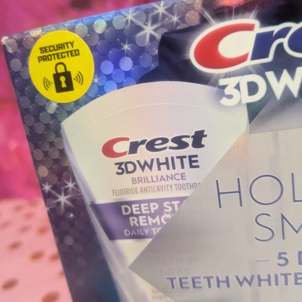 Crest 3D White Holiday Smile Gift Box