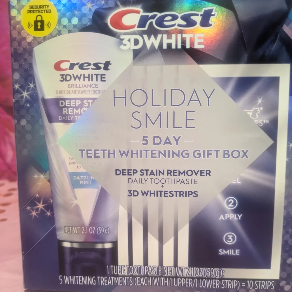 Crest 3D White Holiday Smile Gift Box
