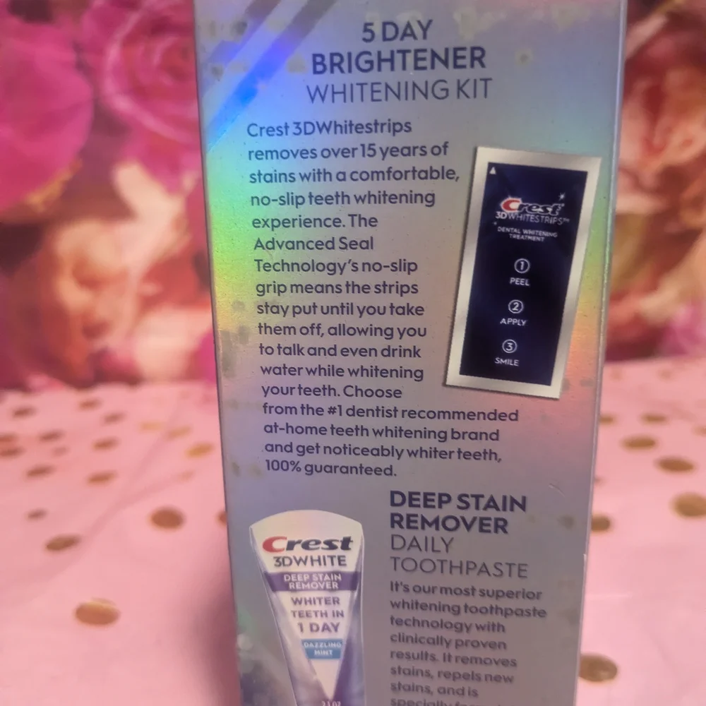 Crest 3D White Holiday Smile Gift Box