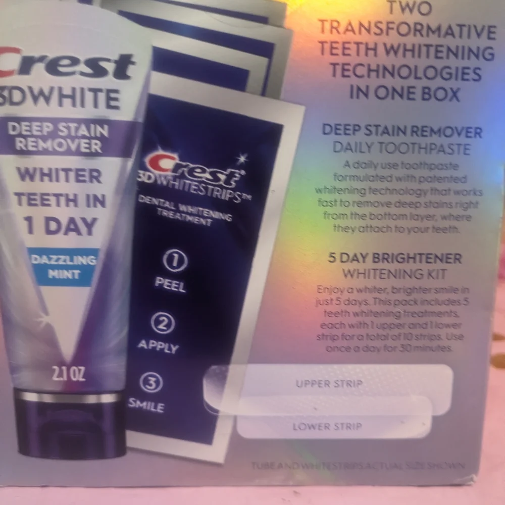 Crest 3D White Holiday Smile Gift Box