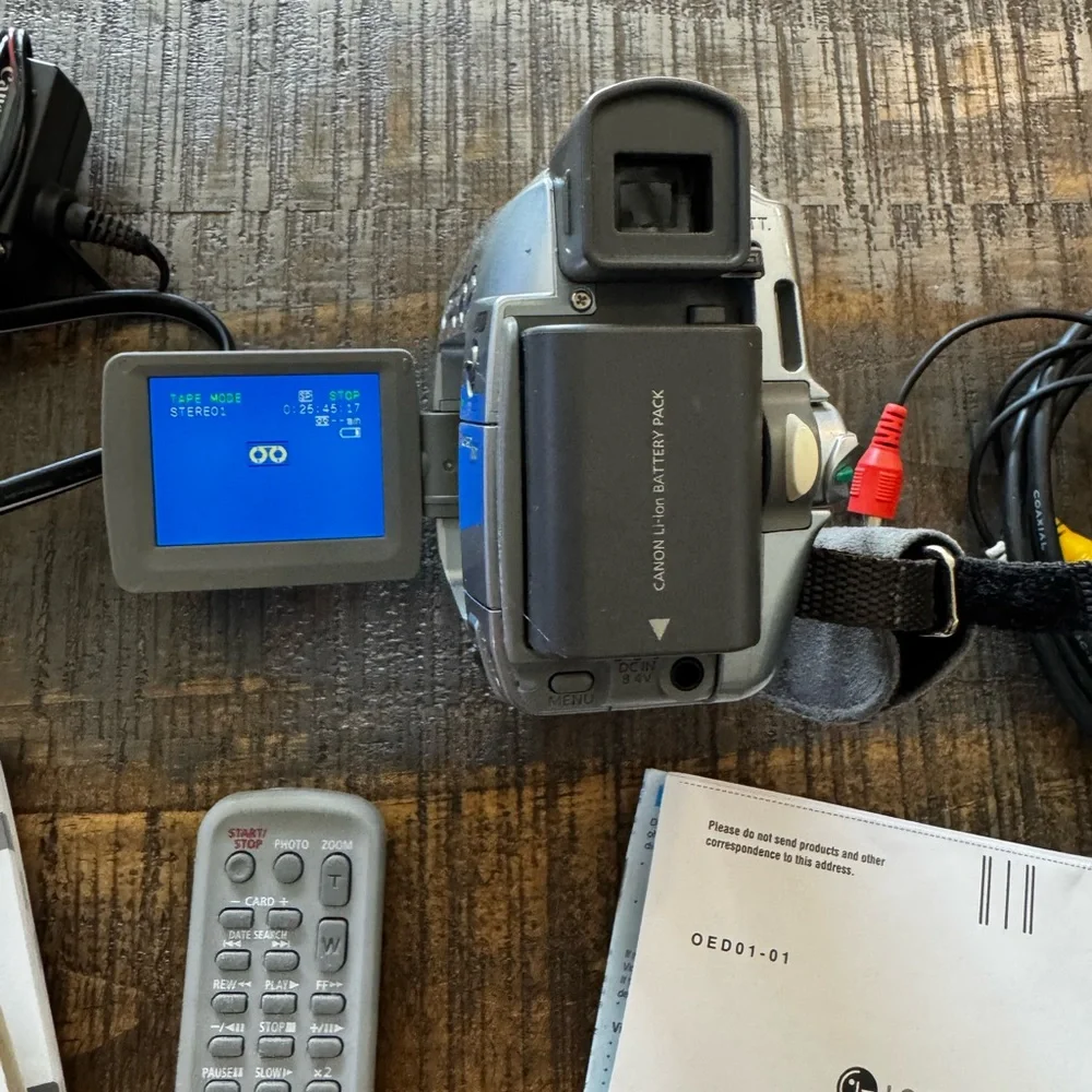 CANNON zr200 camcorder