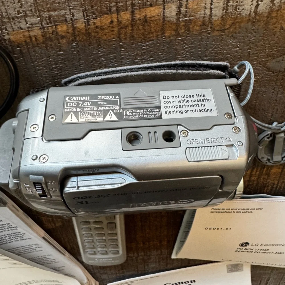 CANNON zr200 camcorder