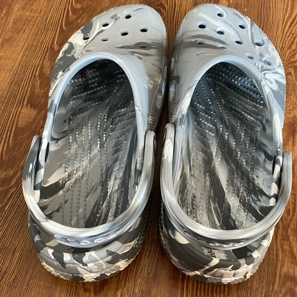 CROCS Gray and Black Patterned Sandals men’s size 8 women’s size 10
