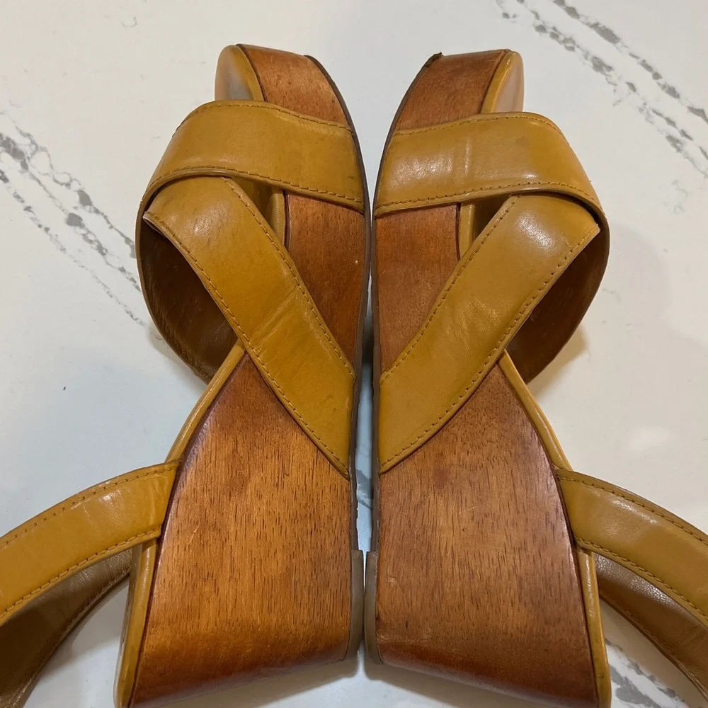 Tory Burch elegant tan