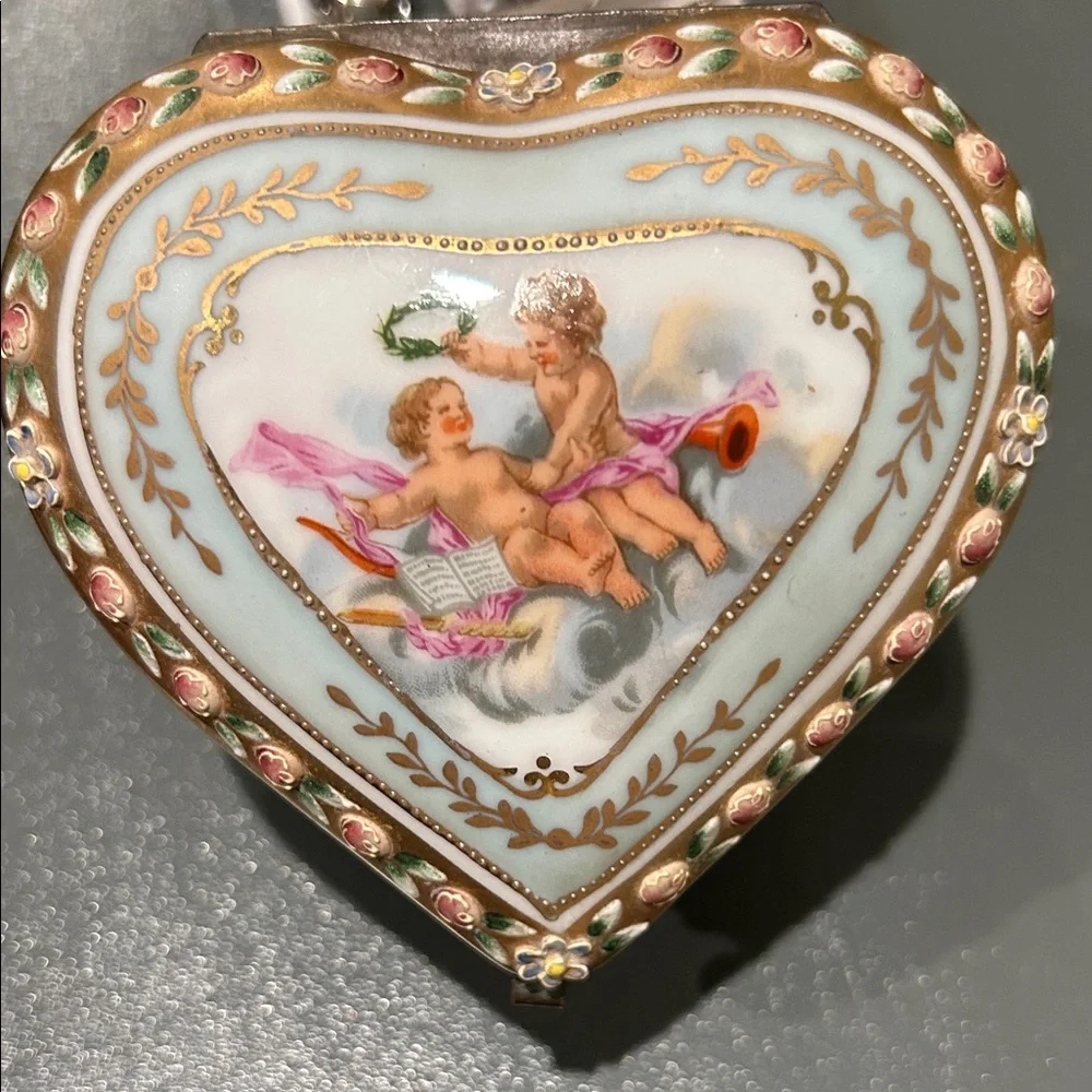Heart-Shaped Porcelain Trinket Box