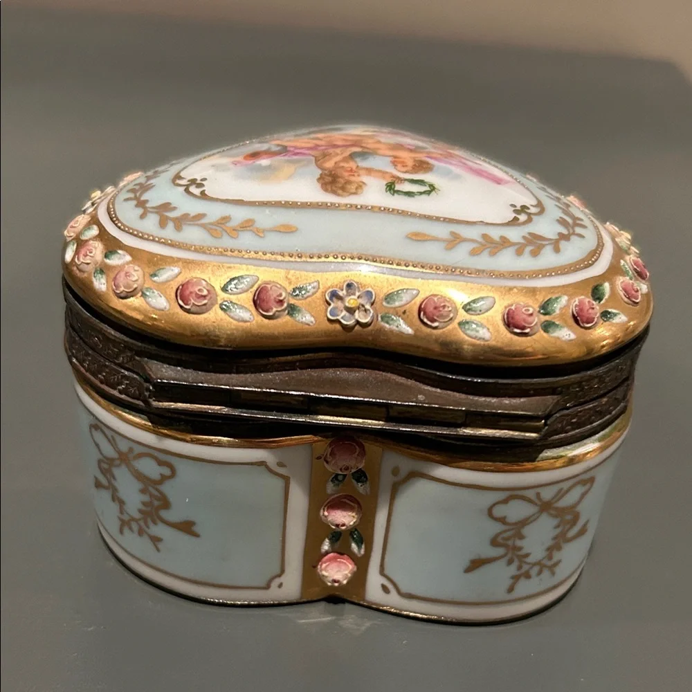 Heart-Shaped Porcelain Trinket Box