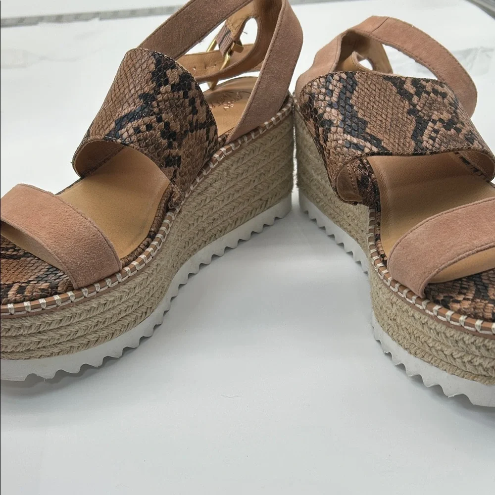 Crown Vintage Tan and Brown Snake Print Sandals