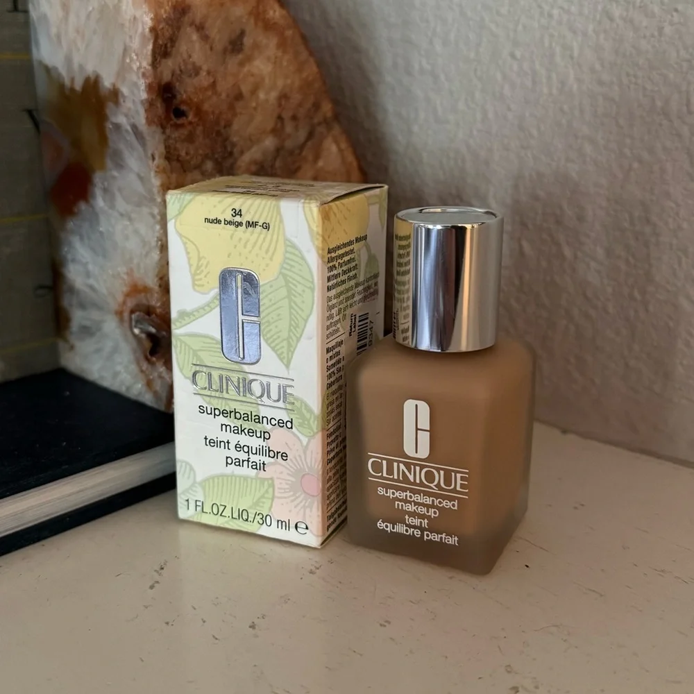 NWT Clinique Superbalanced Makeup - Nude‎ Beige 34 A36